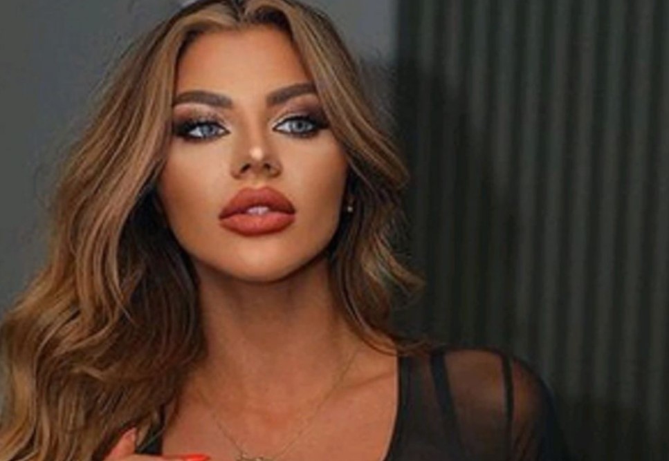 Михаела Стоичкова тазгодишната Мис Силикон провокира на стори със снимка